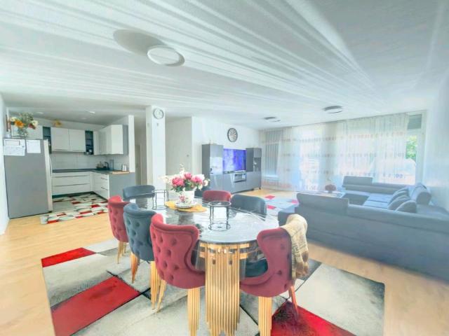 Kernsaniert & möbliert – großzügige 5 Zimmer Wohnung