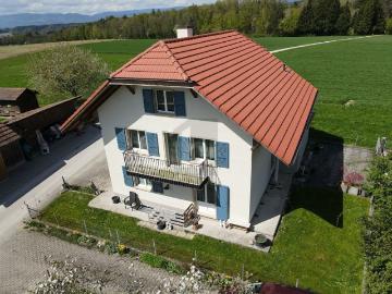 KERNSANIERT RUHEPOL AN WALDRAND