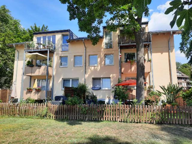 Kernsanierte 3 Zimmerwohnung mit Balkon und PKW Stellplatz in Rheinnähe