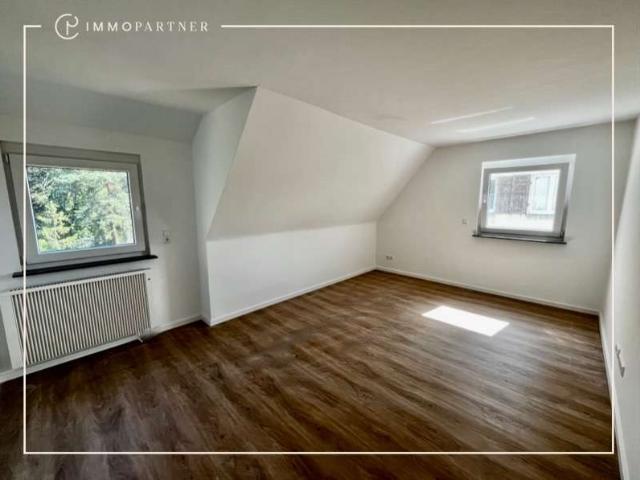 Kernsanierte 3 Zimmer DG Wohnung mit moderner Ausstattung