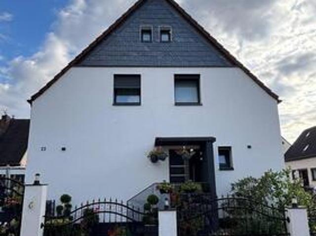 Kernsanierte 3 Zimmer Erdgeschosswohnung in Düsseldorf Rath