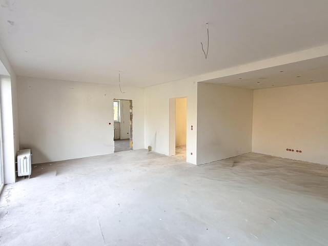 Kernsanierte 3 Zimmer ETW mit 2 Bädern und zwei Balkonen