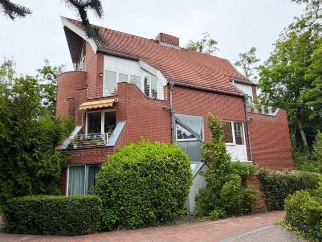 kernsanierte 3 Zimmer Maisonette Wohnung mit kleinem Garten