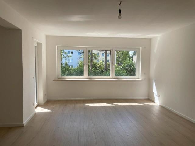 Kernsanierte 3 Zimmer Wohnung im EG mit Balkon und Garage
