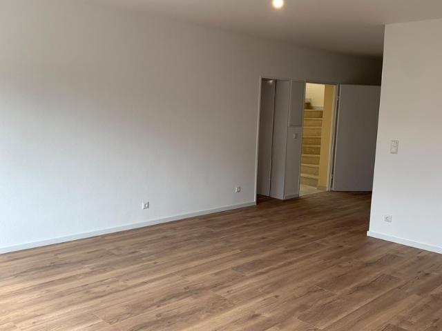 Kernsanierte 3 Zimmer Wohnung in Neu Isenburg mit Balkon