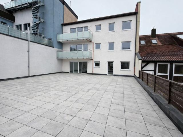 Kernsanierte 3 Zimmer Wohnung mit 200qm Dachterrasse in Neustadt a.d. Aisch