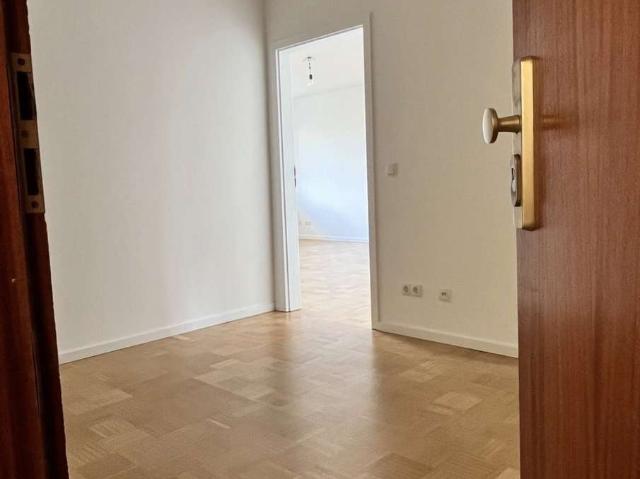 Kernsanierte 3 Zimmer Wohnung mit 2xBalkon& Tiefgarage,Weinheim