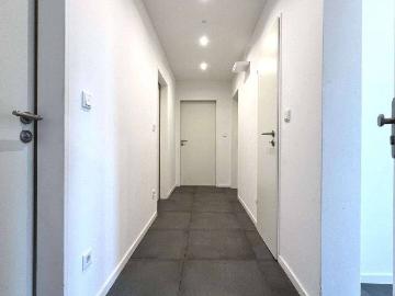 Kernsanierte 3 Zimmer Wohnung mit Balkon, EBK und Garage!