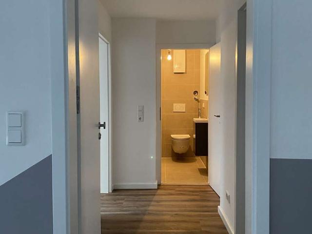 Kernsanierte 3 Zimmer Wohnung mit Küche, Balkon und Möblierung in Mannheim Neckarstadt