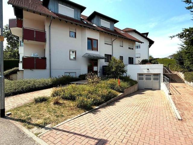 Kernsanierte 3 Zimmer Wohnung mit Terrasse, Garten & Wärmepumpe –