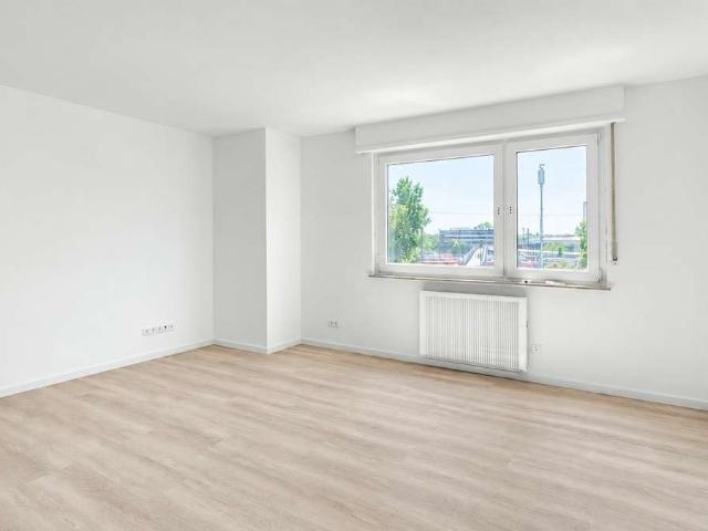 Kernsanierte 1,5 Zimmer Wohnung mit Balkon Erstbezug nach Sanierung