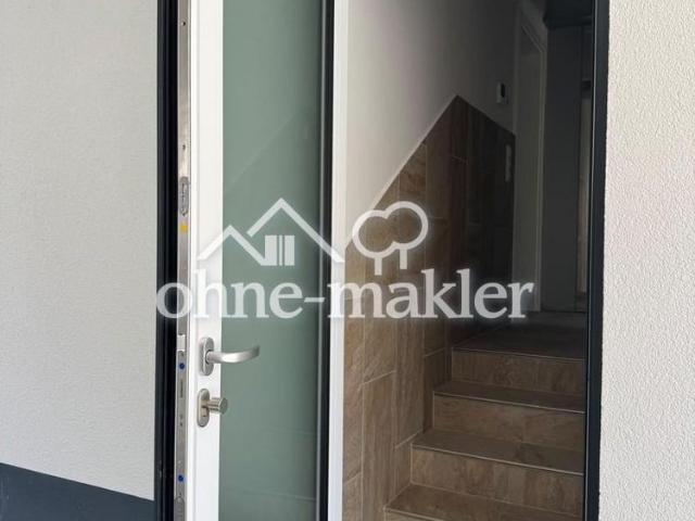 Kernsanierte 1 Zimmer Wohnung mir Einbauküche, Balkon und eigenem Eingang