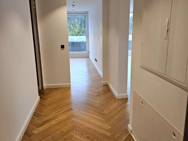 Kernsanierte 2,5 Raum Penthouse Wohnung mit großer Dachterrasse