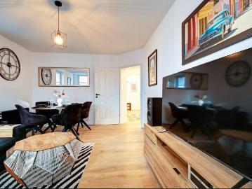 Kernsanierte 2,5 Zimmer Wohnung mit Terrasse in Stuttgart Ost
