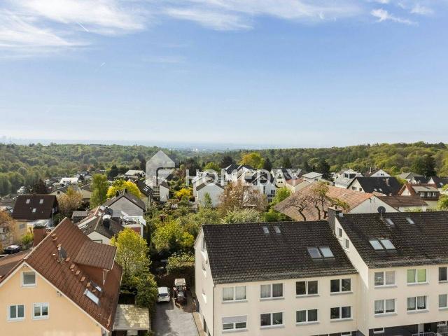 Kernsanierte 2,5 Zimmer Wohnung mit Skylineblick & Balkon in ruhiger Lage Altenhain