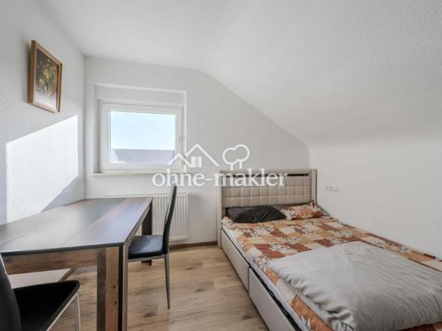 Kernsanierte 2 Zimmer Dachgeschosswohnung mit neuer Einbauküche & Stellplatz in Oberstenfeld