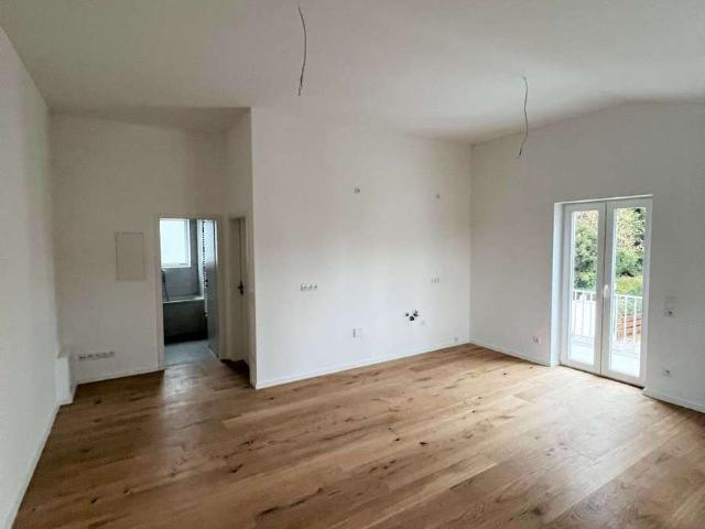 Kernsanierte 2 Zimmer Wohnung, KfW70, BJ 2021, Balkon, Parkett & Stellplatz ab 01.01.27
