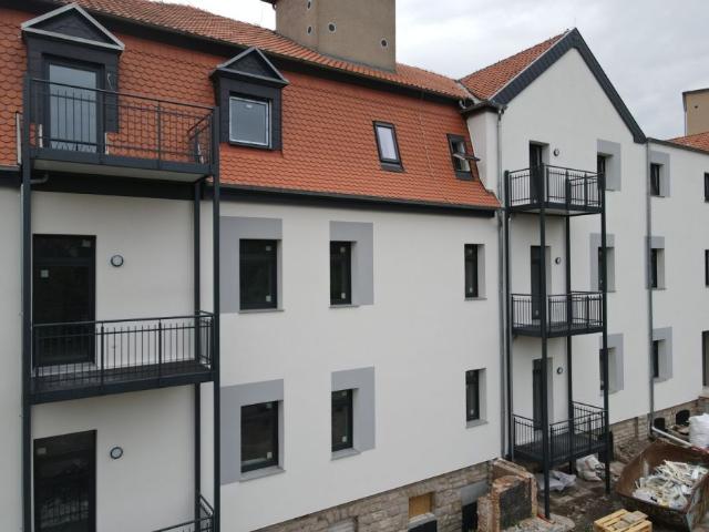 Kernsanierte 2 Raumwohnung direkt am Rosarium! Fahrstuhl, Balkon und Fußbodenheizung!
