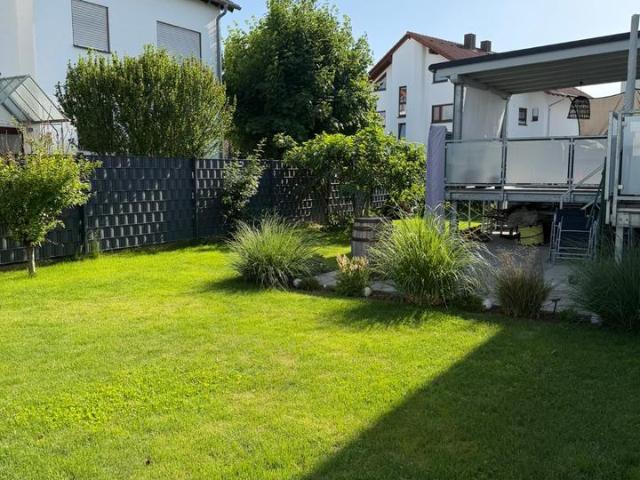Kernsanierte 4,5 Zi. Erdgeschosswohnung mit XXL Garten & 2 Garage