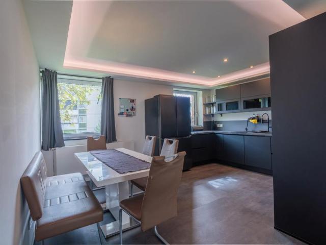 Kernsanierte 4 Zi. Wohnung mit TG Stellplatz