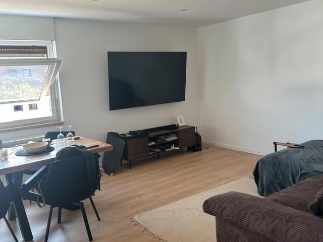 Kernsanierte 4 Zimmer Wohnung mit Balkon, Garage & Stellplatz