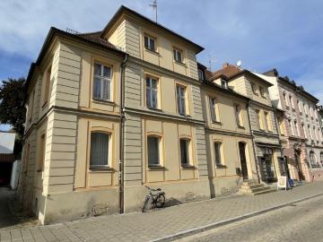 Kernsanierte 4 Zimmer Wohnung mit Einbauküche und Balkon