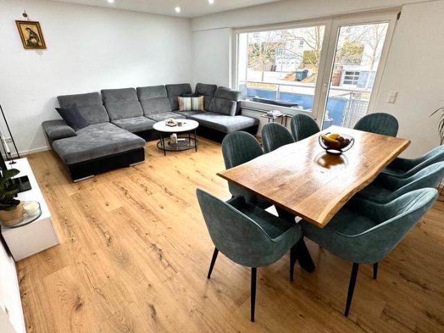 Kernsanierte 4 Zimmer Wohnung mit Süd Balkon in Pfullingen