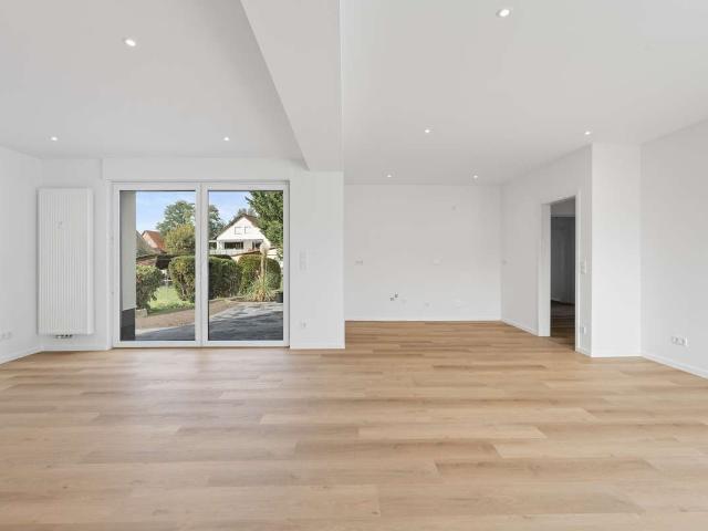 Kernsanierte 5 Zimmer Erdgeschoss Wohnung in Schlangen mit großer Terrasse