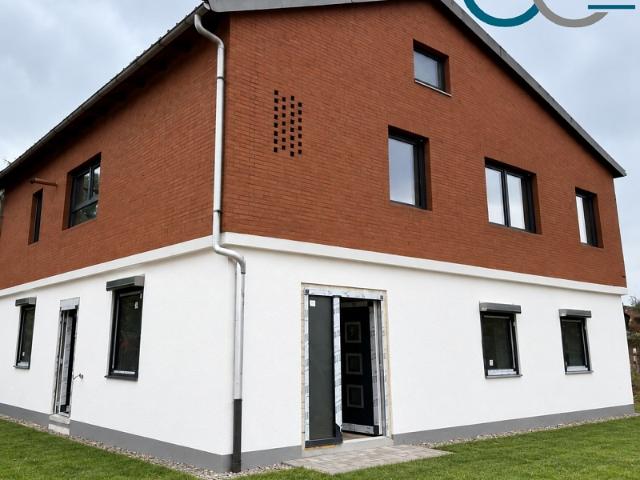 Kernsanierte 5 Zimmer Obergeschosswohnung mit großem Balkon in Laderholz!