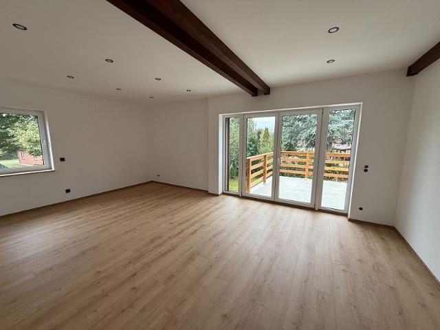 Kernsanierte 5 Zimmer Obergeschosswohnung mit großem Balkon in Laderholz!