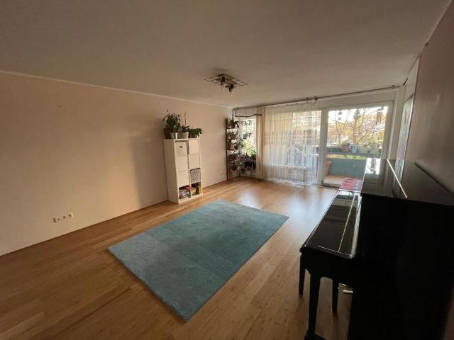 Kernsanierte 5 Zimmer Wohnung mit Garage und Balkon in Tübingen