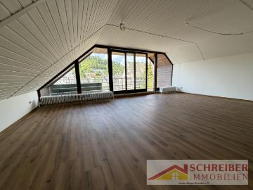 Kernsanierte, große Wohnung mit Loggia und Balkon im Zentrum von Bad Laasphe zu vermieten