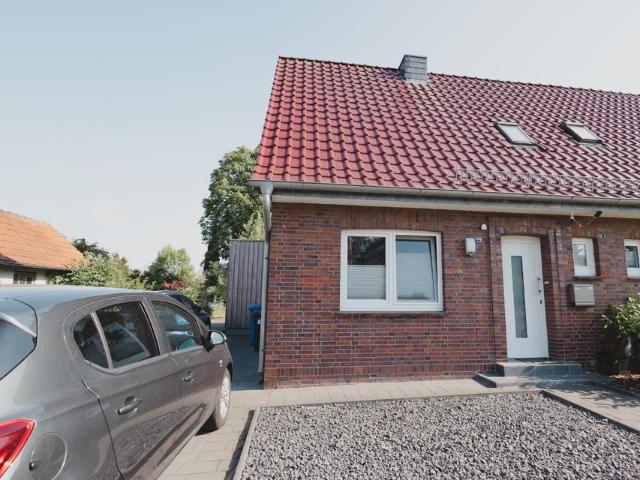 Kernsanierte Doppelhaushälfte mit Anbau