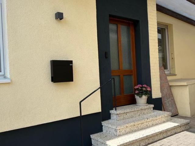 Kernsanierte Doppelhaushälfte mit KNX Smart Home, Garage, Carport