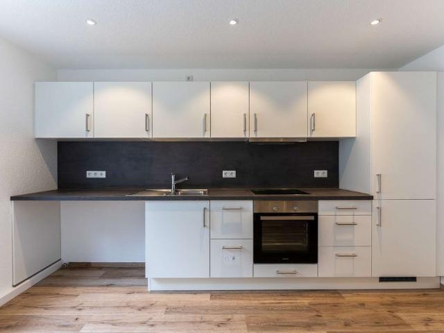 Kernsanierte Drei Zimmer Dachgeschoss Wohnung in S West