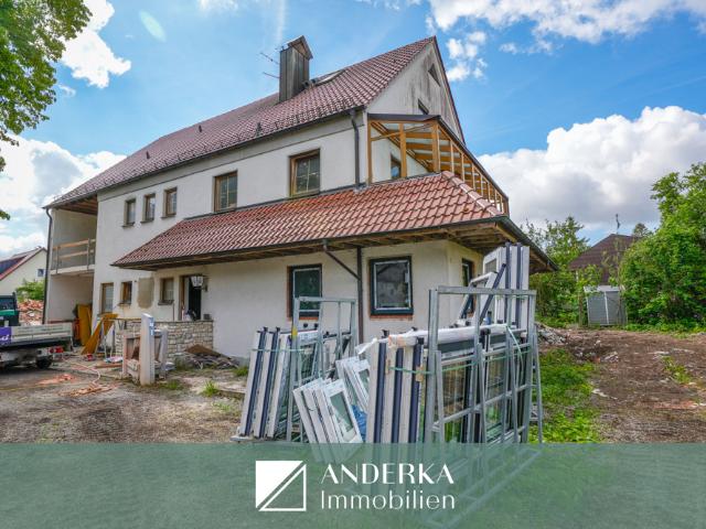 Kernsanierte Erdgeschosswohnung mit exklusiver Schlossausrichtung und gemütlichem Gartenanteil!