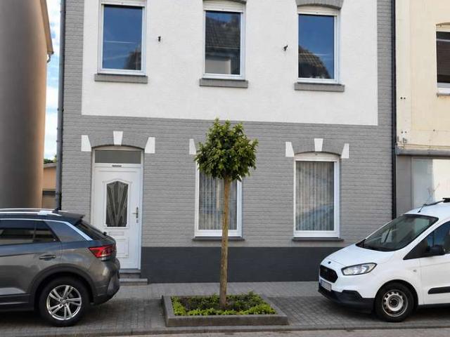 Kernsanierte Erdgeschosswohnung mit großem Garten und Partykeller in Alsdorf