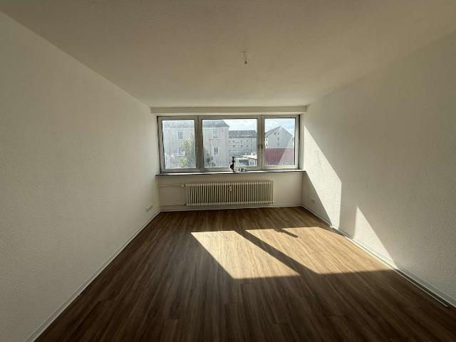 Kernsanierte, helle 1 Zimmer Wohnung in bester Lage in Seelze