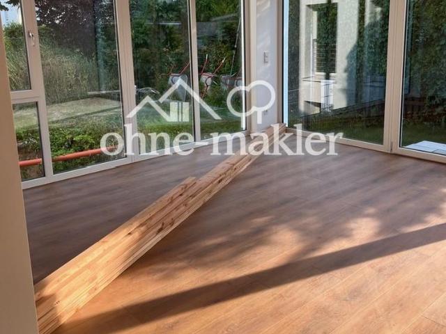 Kernsanierte, lichtdurchflutete Wohnung mit kleinem Garten