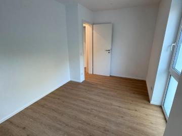 Kernsanierte Wohnung als möblierte WG für 3 Personen