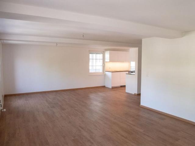 Kernsanierte zentral gelegene 3.5 Zi Wohnung