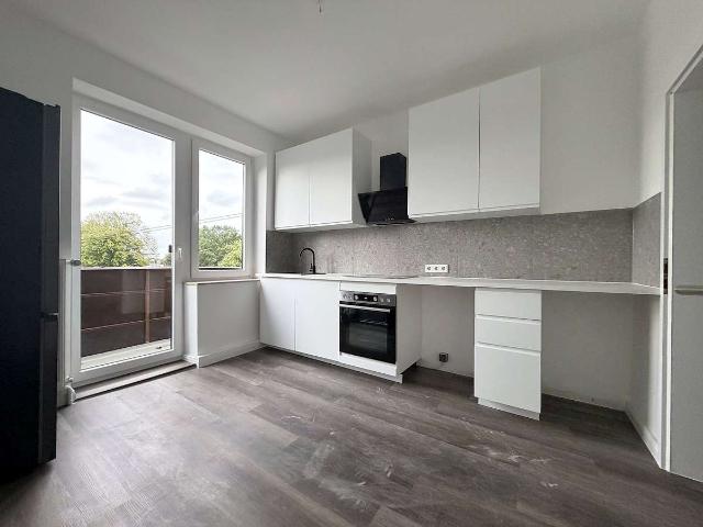 Kernsanierter 3 Zimmer Altbau mit Balkon, Design Bad & neuer Einbauküche in Lehe