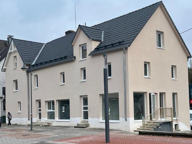 Kernsaniertes Anlageobjekt Haus,6 Wohnungen+Gewerbe,40000EUR Miete