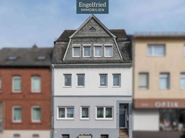 Kernsaniertes Dreifamilienhaus mit Charakter, drei Stellplätzen und soliden Mieteinnahmen
