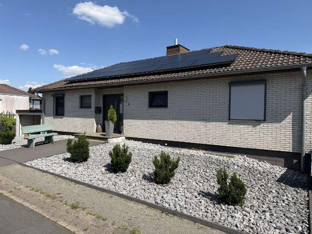 „Kernsaniertes Einfamilienhaus | 1.281 m² Grundstück | 13 kWp PV Anlage | Doppelgarage | Silberborn“