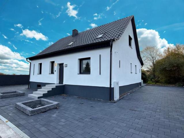 Kernsaniertes Einfamilienhaus auf großem Grundstück