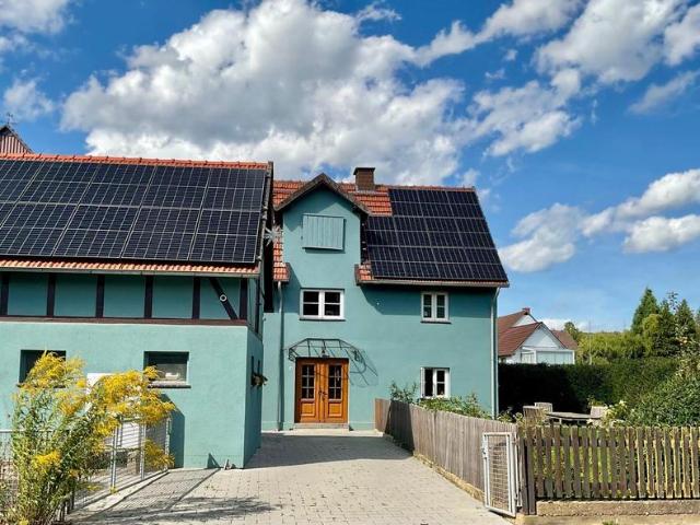 Kernsaniertes Einfamilienhaus in Dorfrandlage
