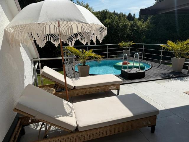 Kernsaniertes Einfamilienhaus mit 100 m2 Terrasse in Windhagen