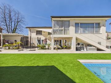 Kernsaniertes Einfamilienhaus mit Pool, Wellness und allem was dazugehört