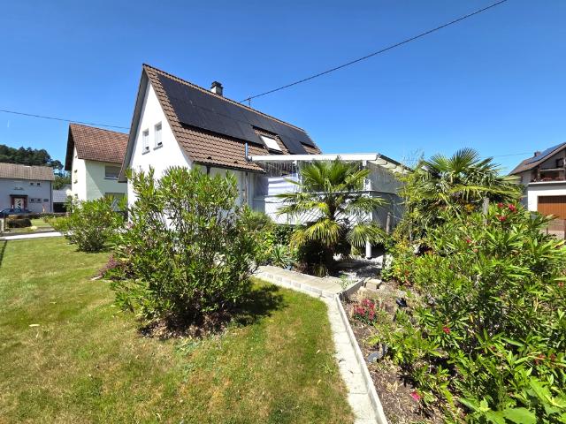 KERNSANIERTES FAMILIENHAUS MIT POOL, EBK, KAMIN, 2 BÄDERN, DOPPELGARAGE.